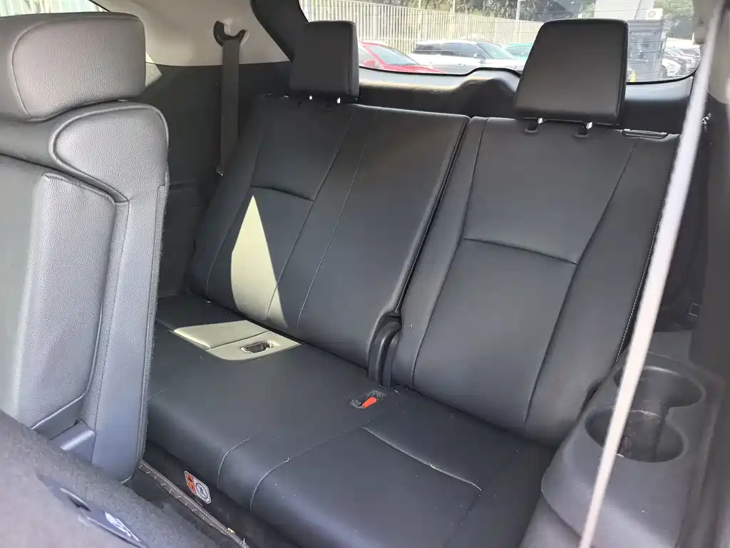 Toyota Highlander — фото 10