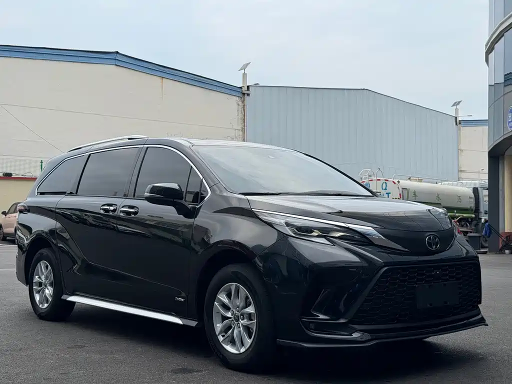 Toyota Granvia — фото 3