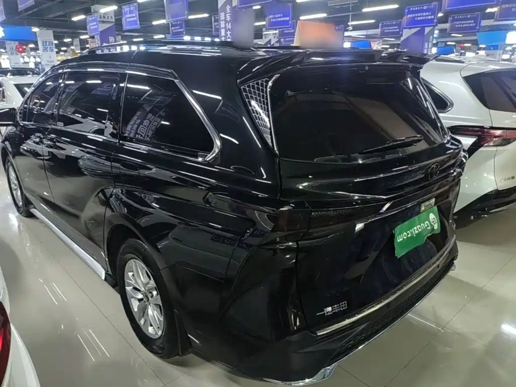 Toyota Granvia — фото 5