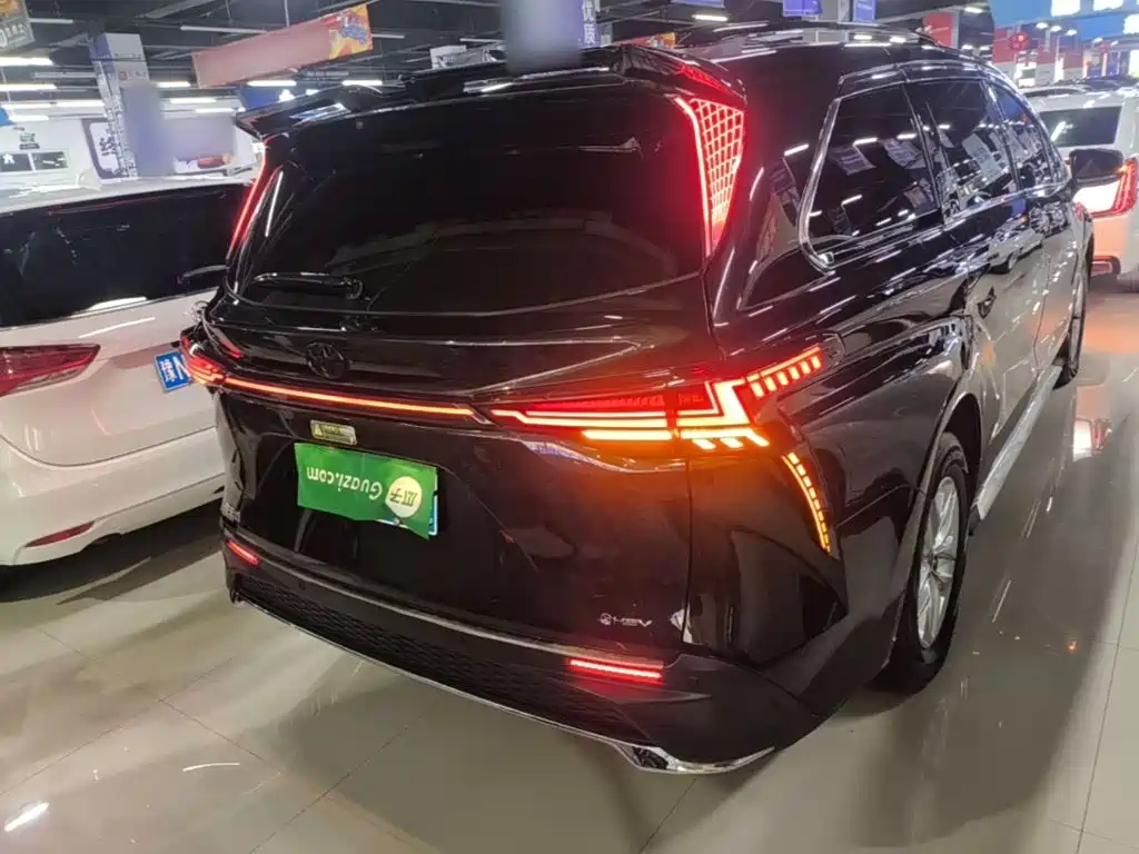Toyota Granvia — фото 6