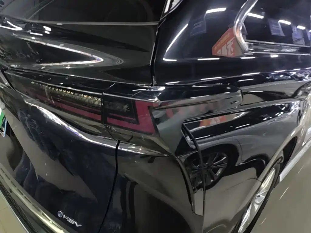 Toyota Granvia — фото 8