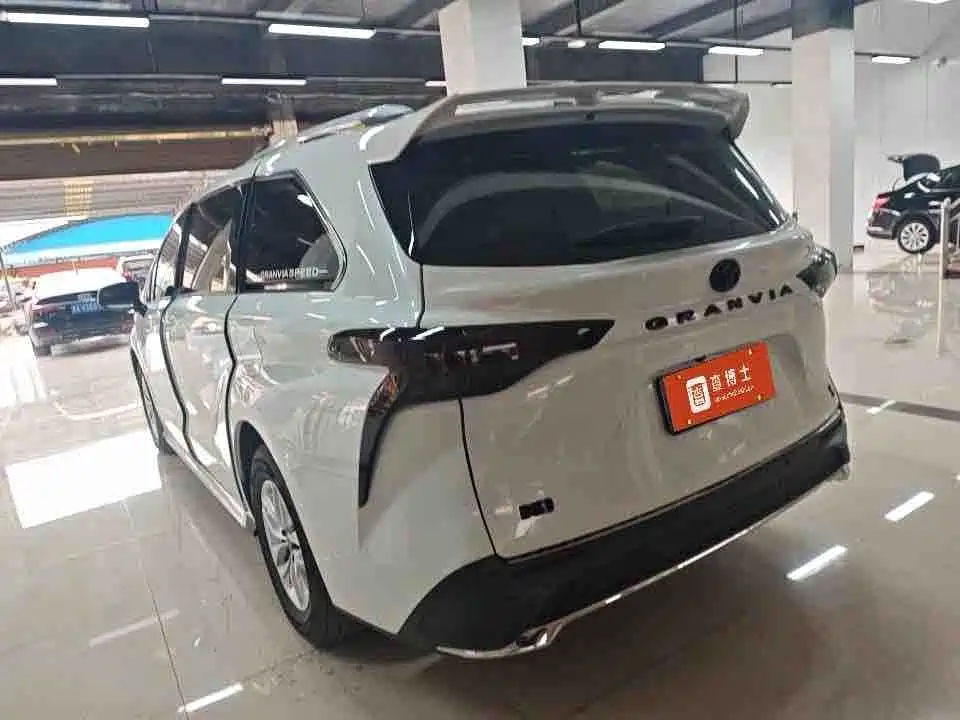 Toyota Granvia — фото 4