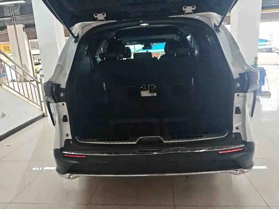 Toyota Granvia — фото 7