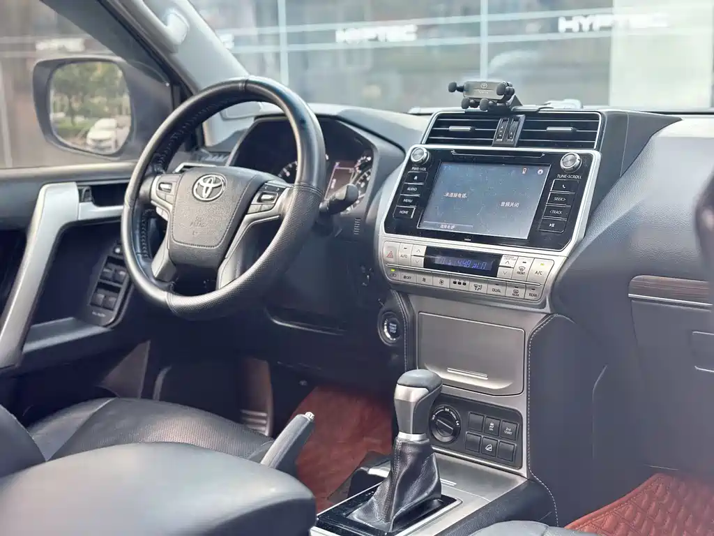Toyota Prado — фото 7