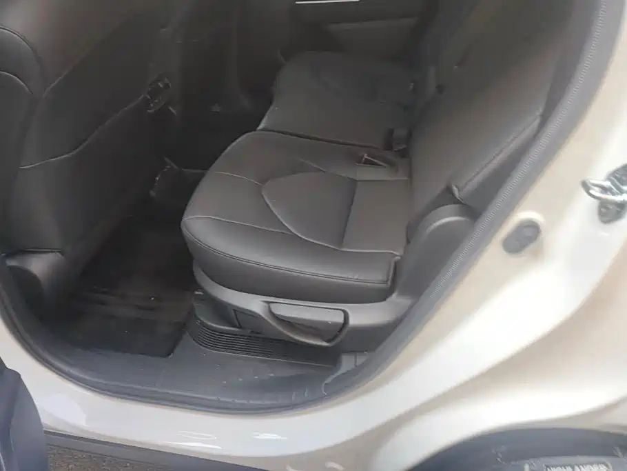 Toyota Highlander — фото 11