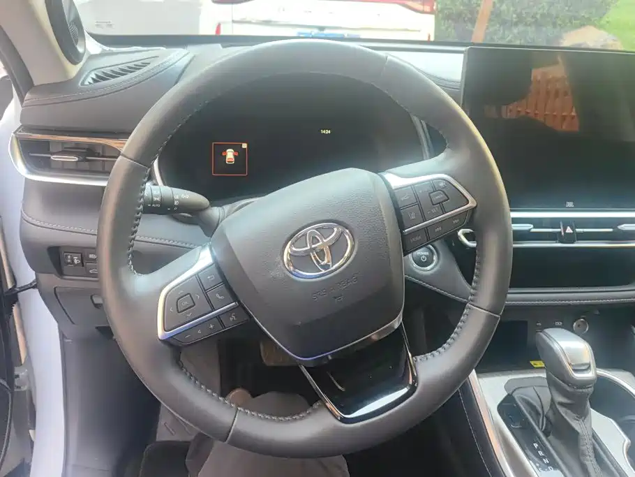Toyota Highlander — фото 15