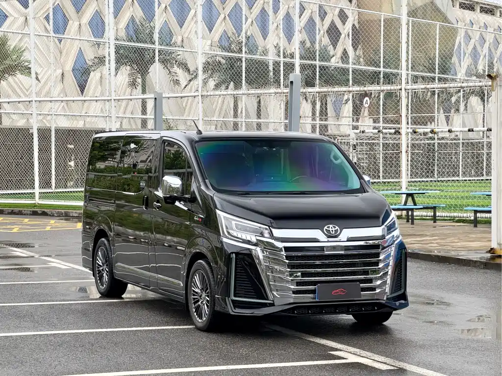 Toyota Hiace — фото 3