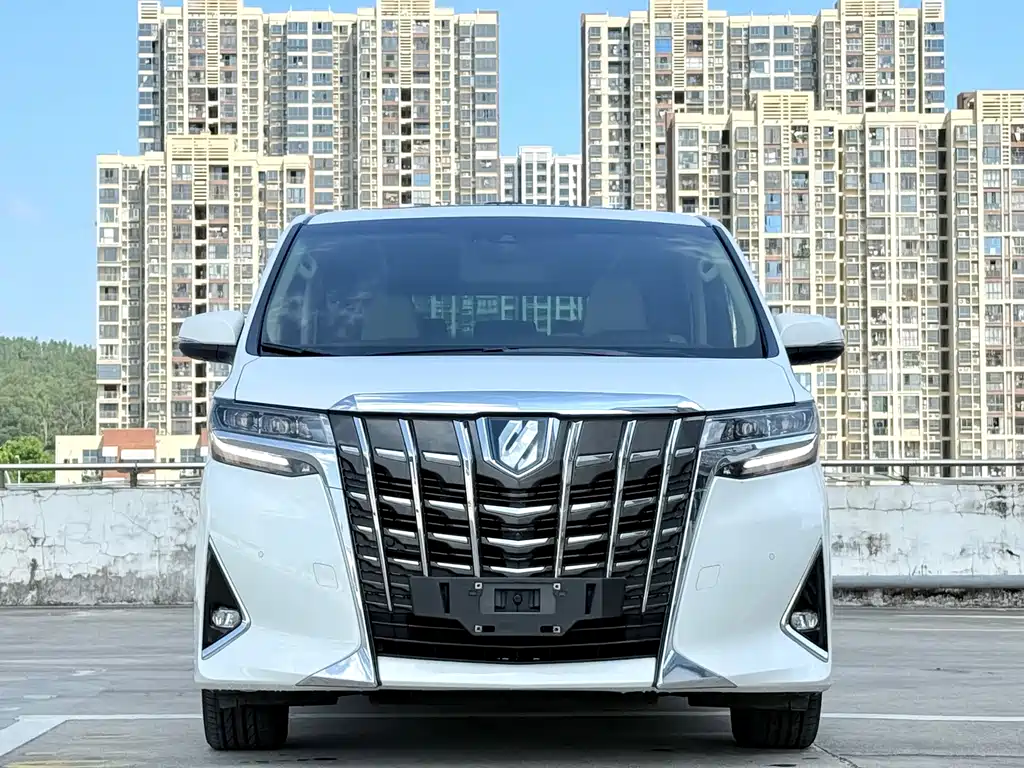 Toyota Alphard — фото 2