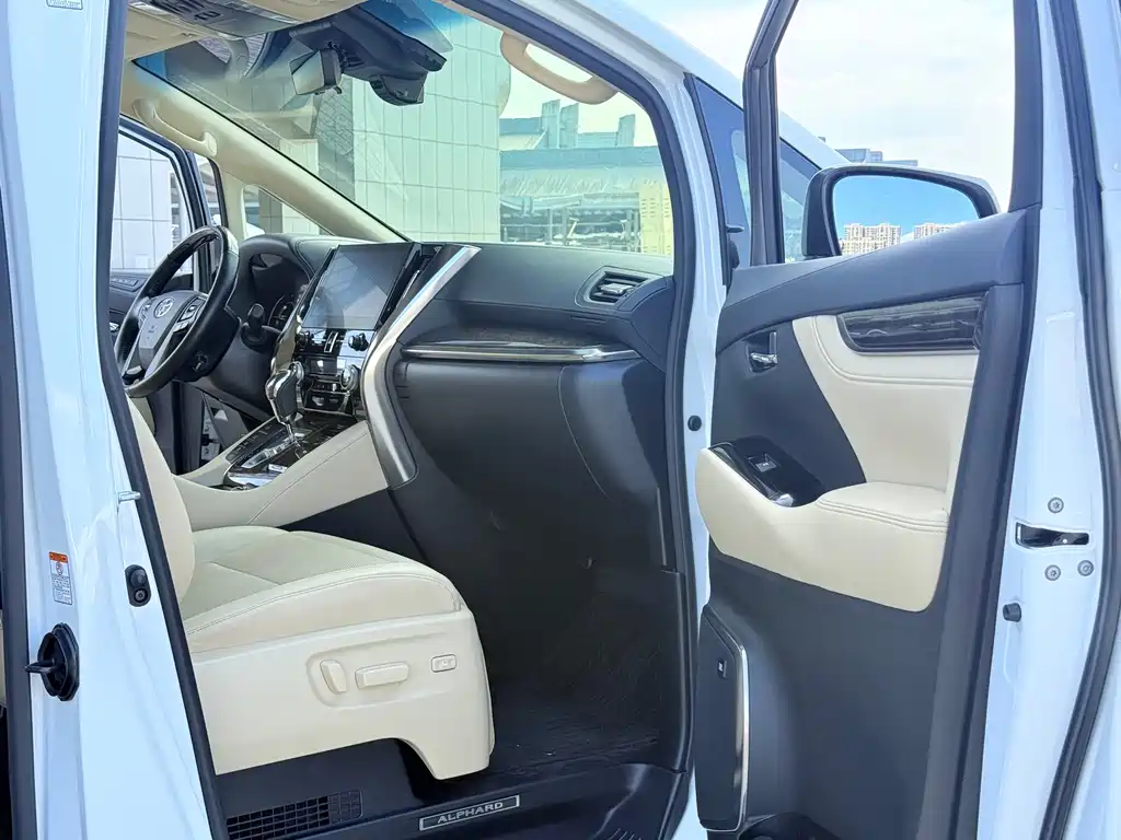 Toyota Alphard — фото 6