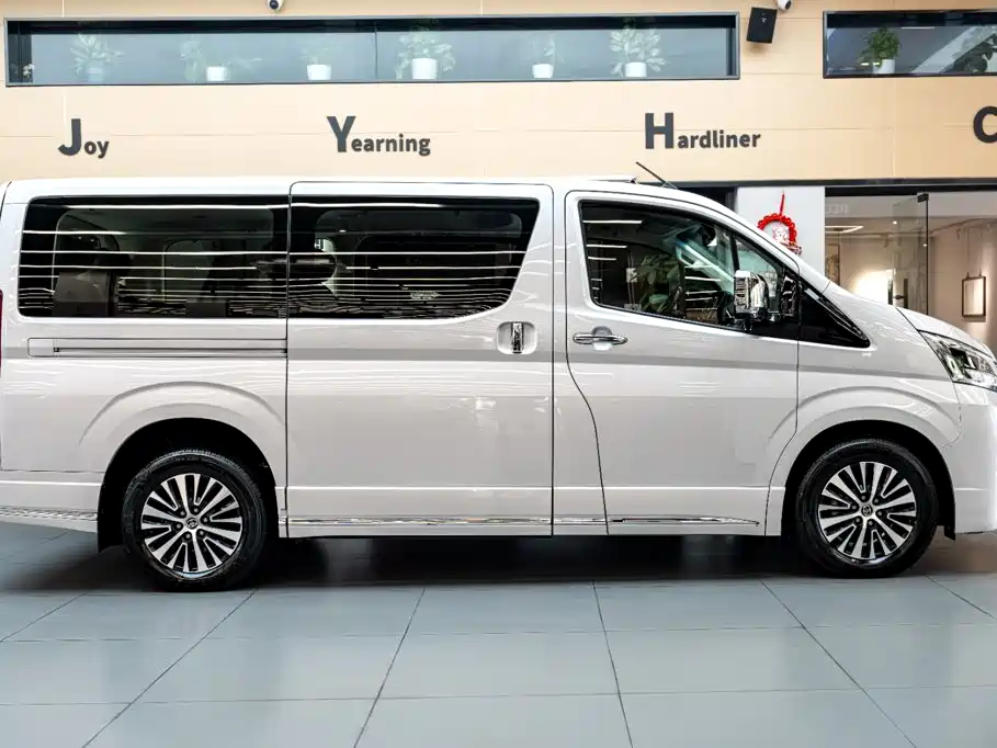Toyota Granvia (Overseas) — фото 3