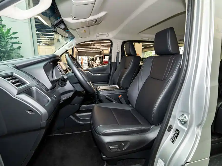 Toyota Granvia (Overseas) — фото 6