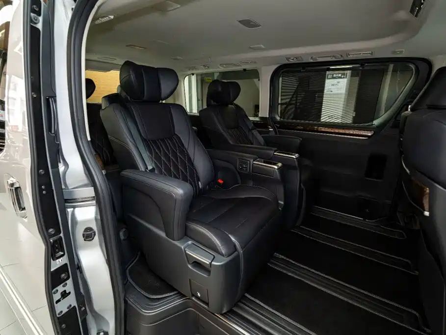Toyota Granvia (Overseas) — фото 9