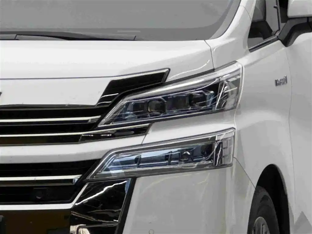 Toyota Vellfire — фото 3