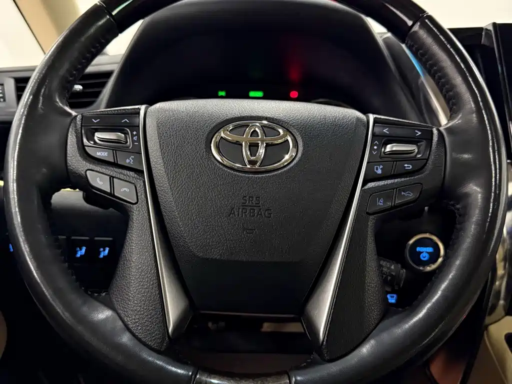 Toyota Alphard — фото 14