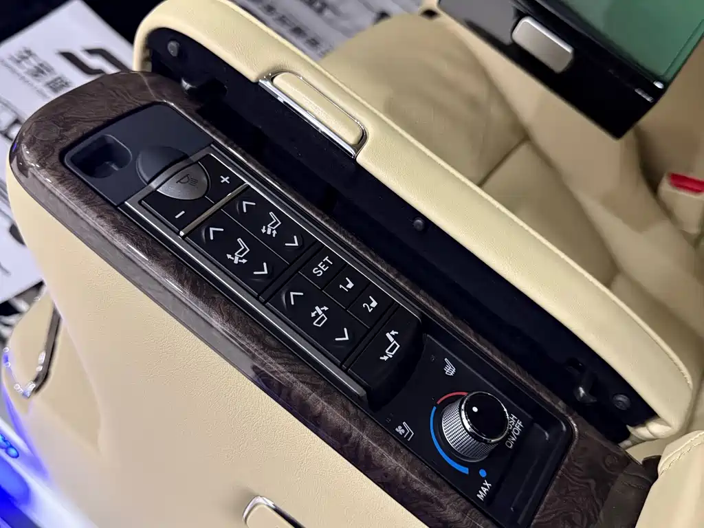 Toyota Alphard — фото 16