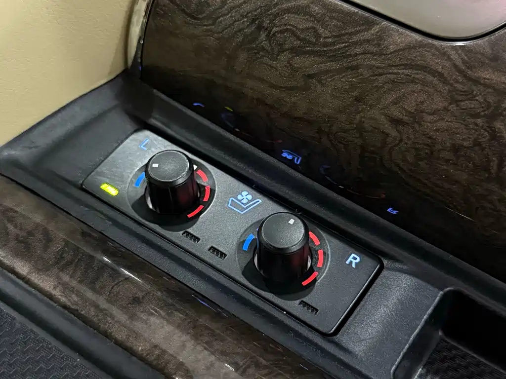 Toyota Alphard — фото 21