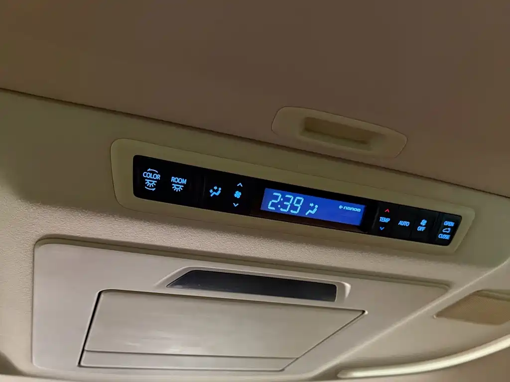 Toyota Alphard — фото 26