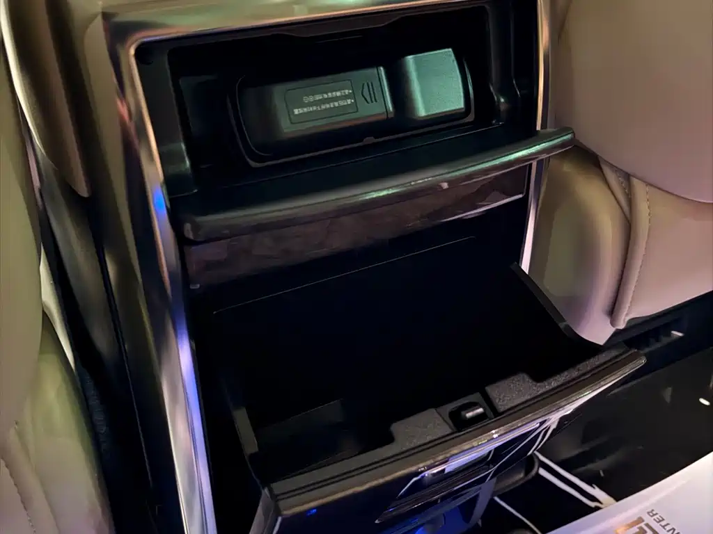 Toyota Alphard — фото 27
