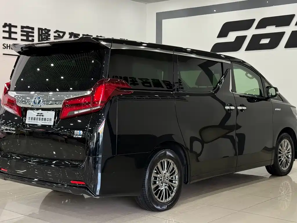 Toyota Alphard — фото 4