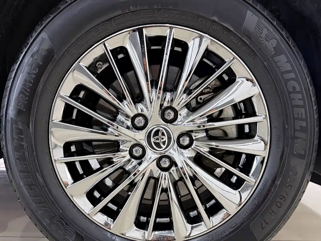 Toyota Alphard — фото 32