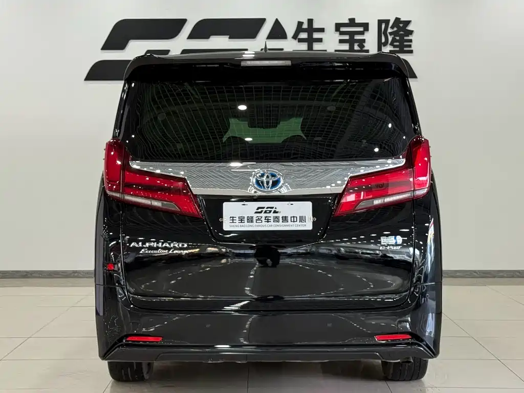 Toyota Alphard — фото 5