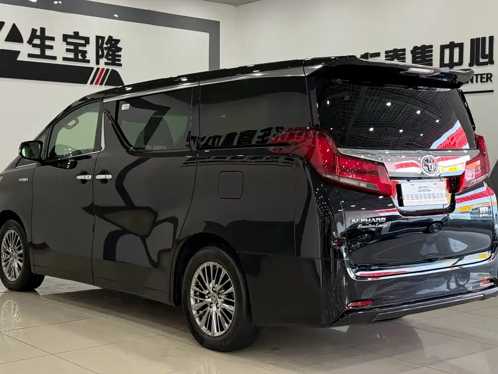 Toyota Alphard — фото 6