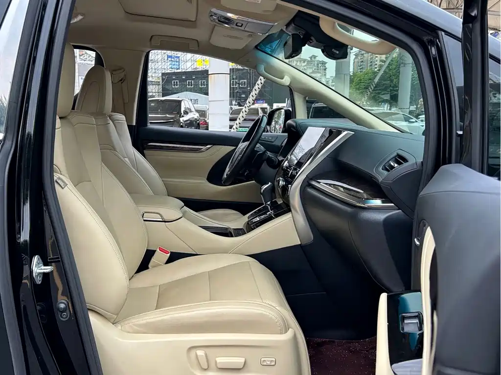 Toyota Alphard — фото 14