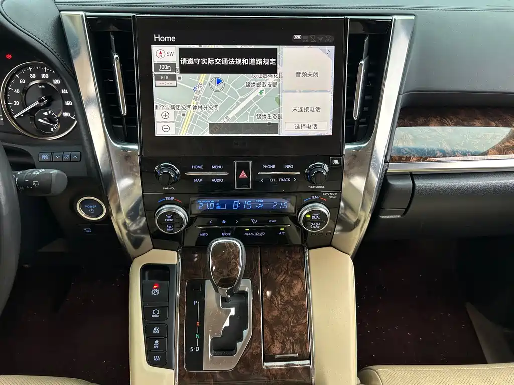 Toyota Alphard — фото 20