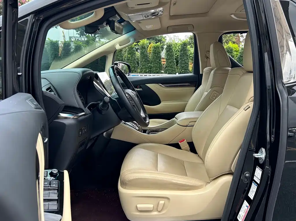 Toyota Alphard — фото 4