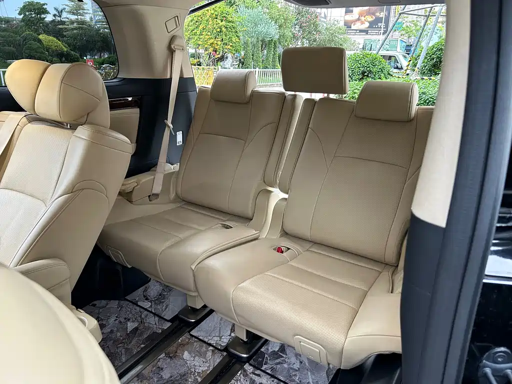 Toyota Alphard — фото 5