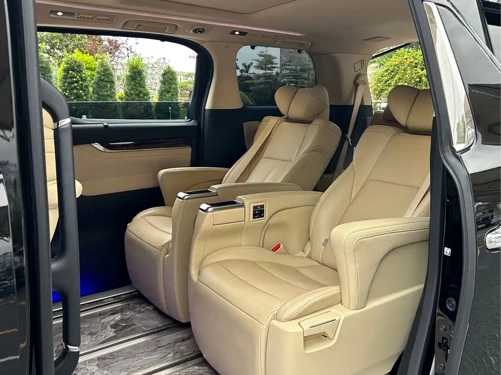 Toyota Alphard — фото 6
