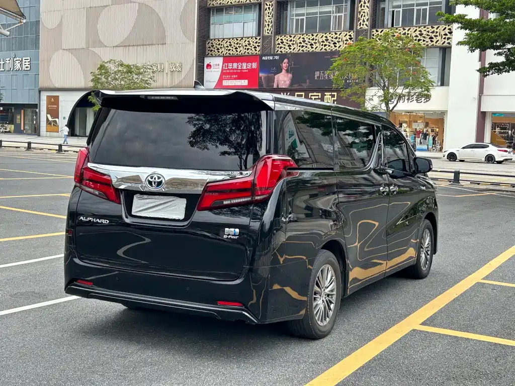 Toyota Alphard — фото 9