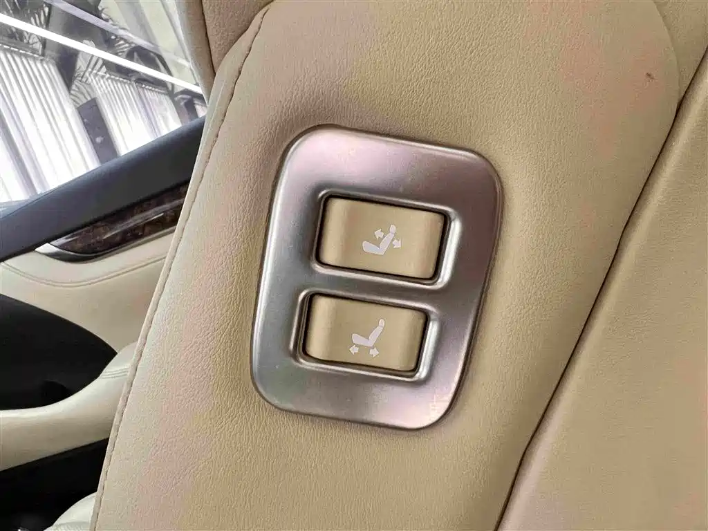 Toyota Alphard — фото 17