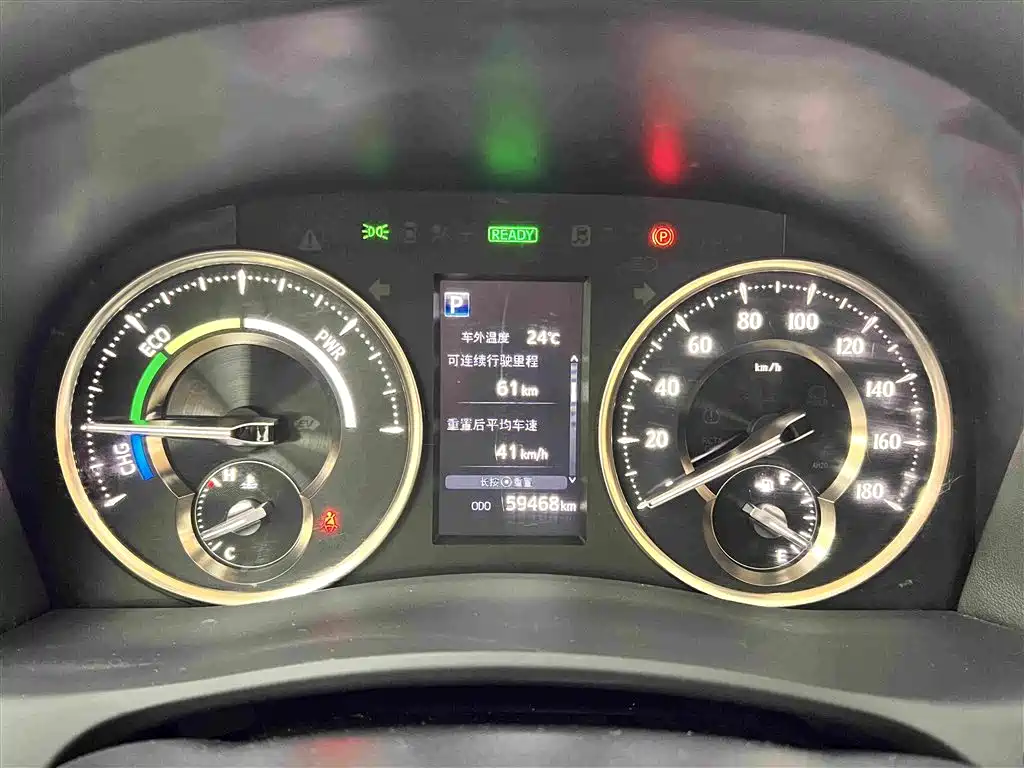 Toyota Alphard — фото 19