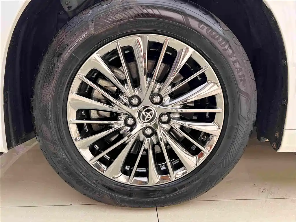 Toyota Alphard — фото 24