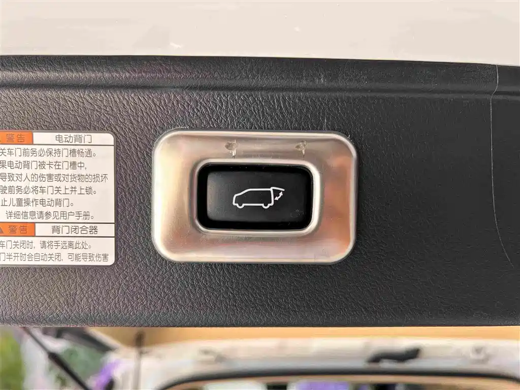 Toyota Alphard — фото 26