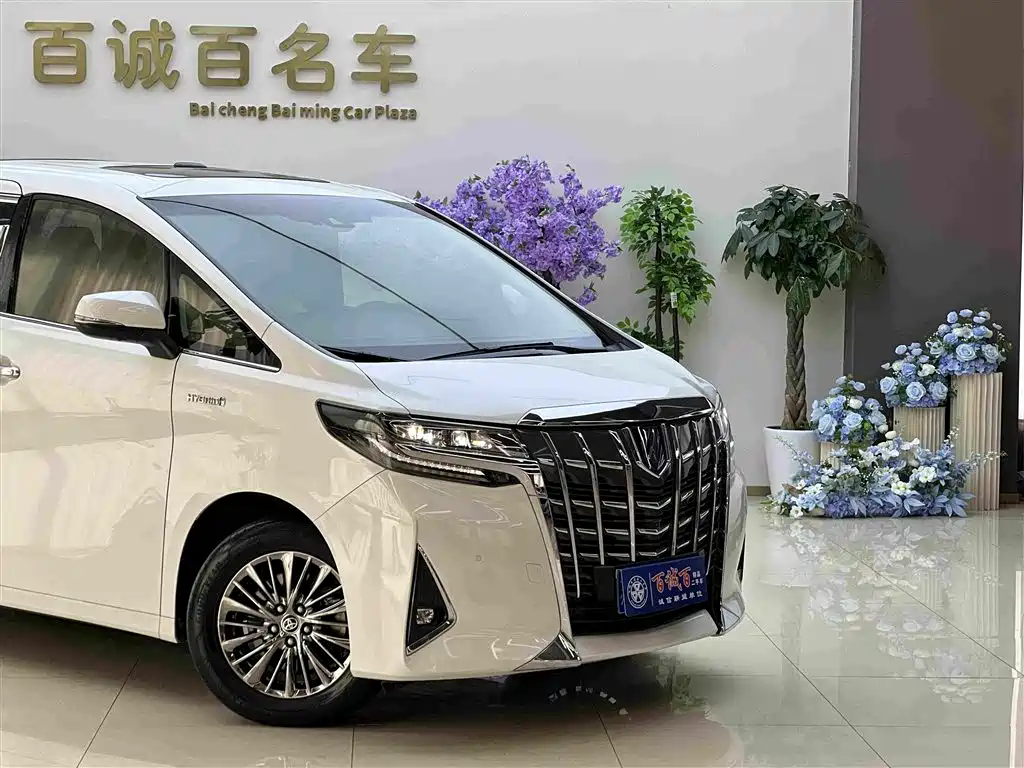 Toyota Alphard — фото 4