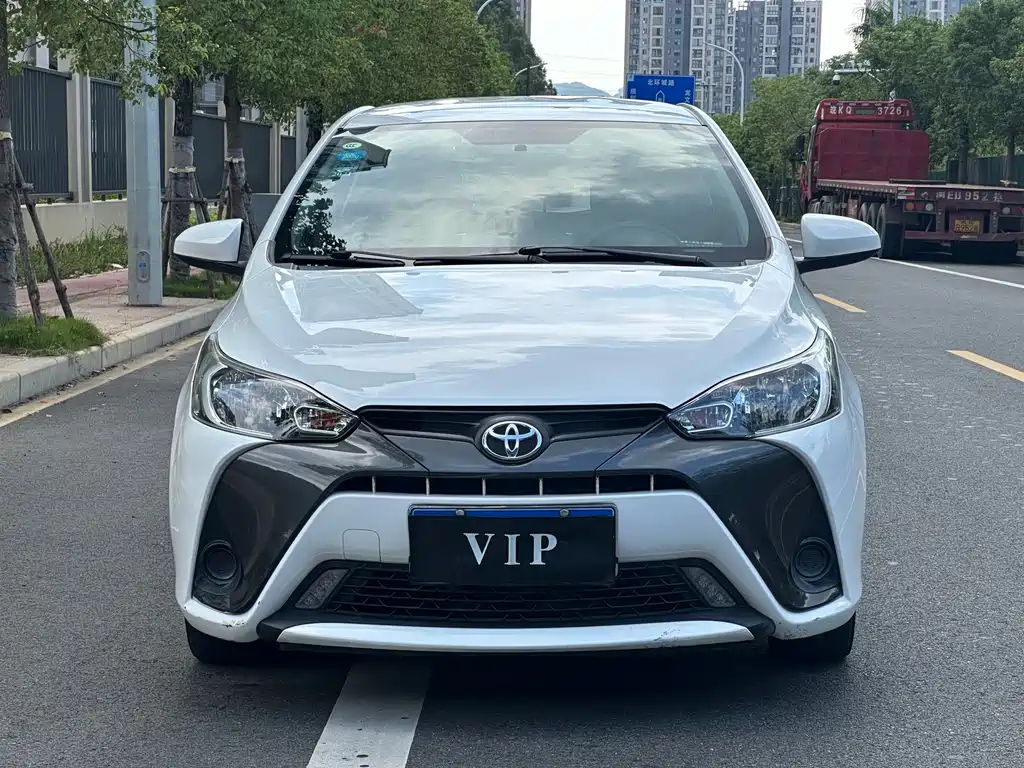Toyota Yaris L — фото 2