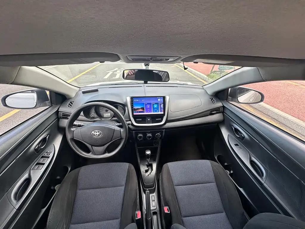 Toyota Yaris L — фото 6