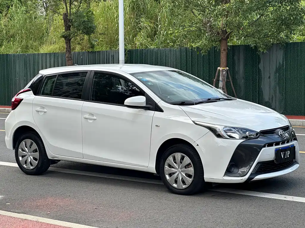 Toyota Yaris L — фото 9