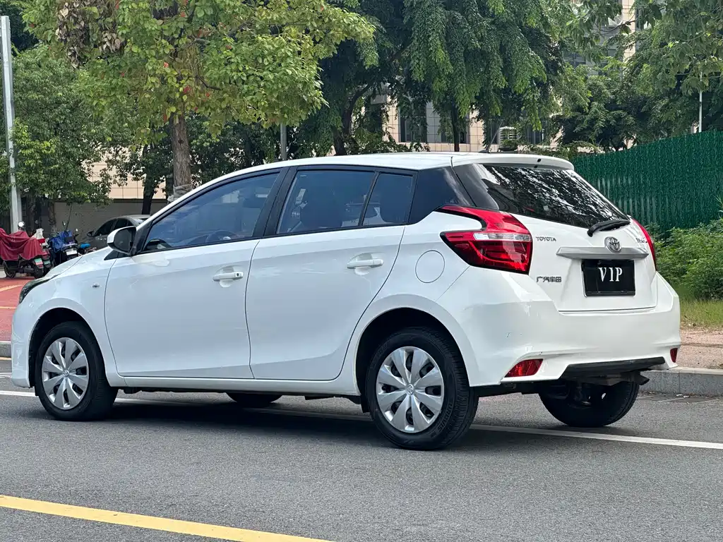 Toyota Yaris L — фото 10