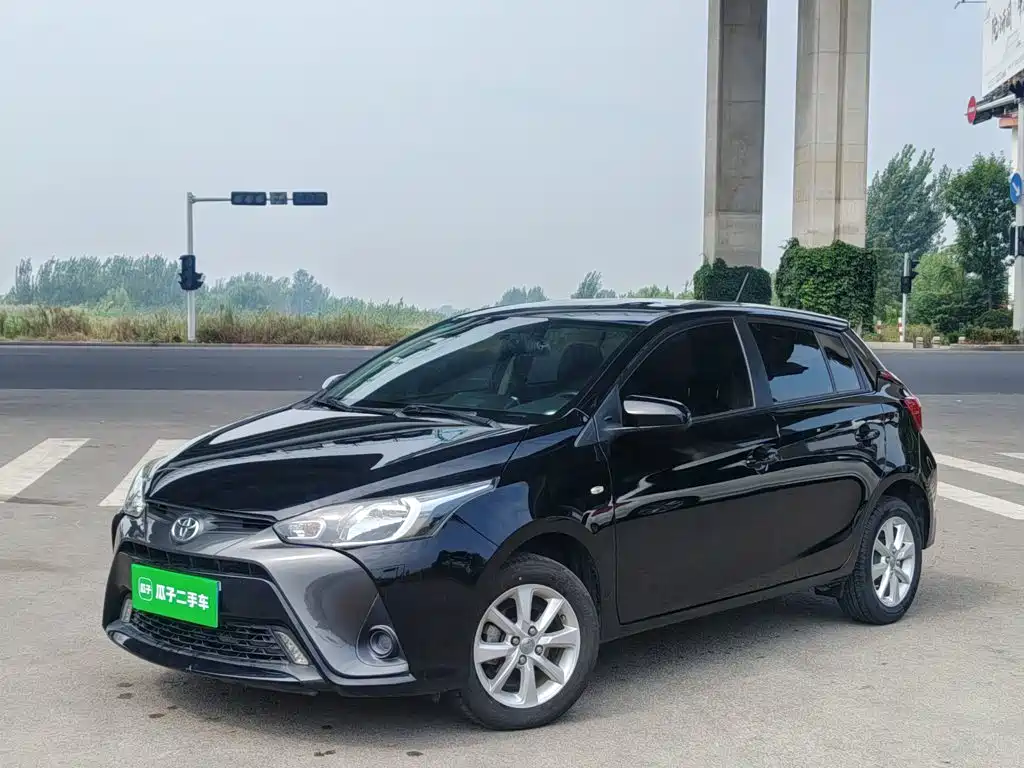 Toyota Yaris L — фото 2