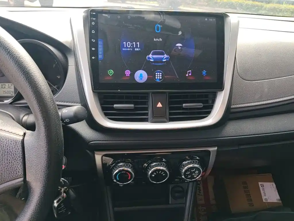 Toyota Yaris L — фото 13