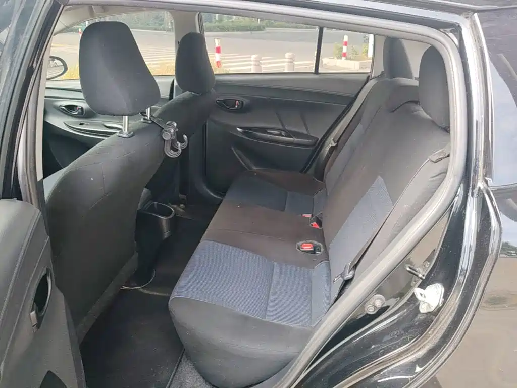 Toyota Yaris L — фото 17