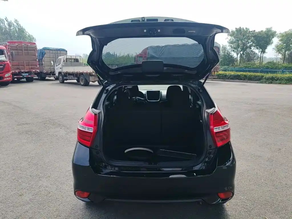 Toyota Yaris L — фото 19