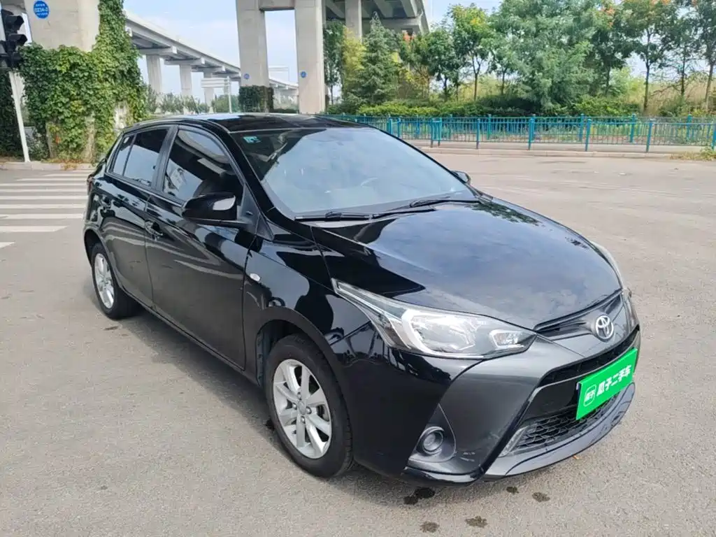 Toyota Yaris L — фото 4