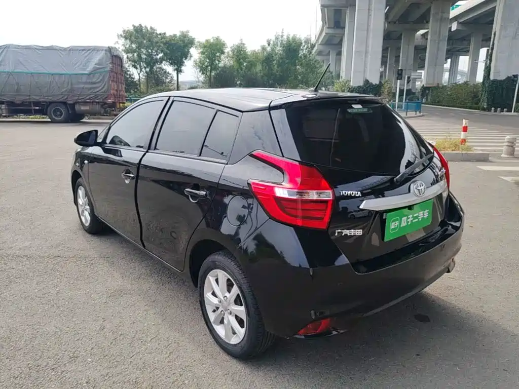 Toyota Yaris L — фото 5