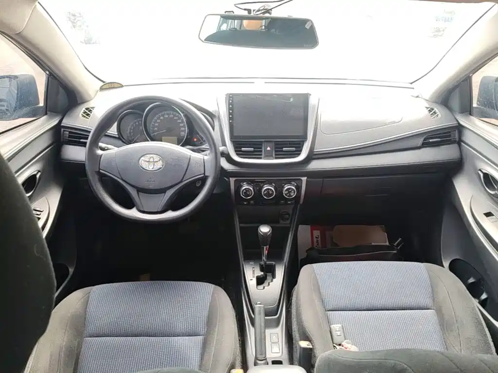 Toyota Yaris L — фото 10