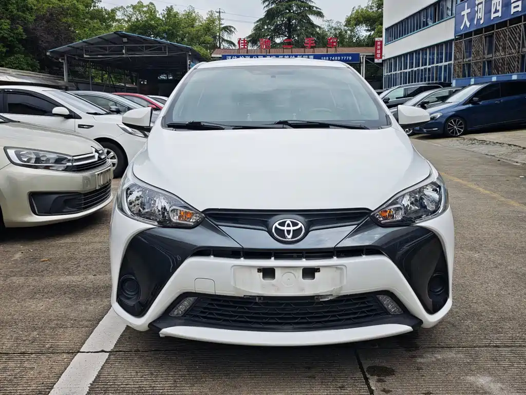 Toyota Yaris L — фото 2