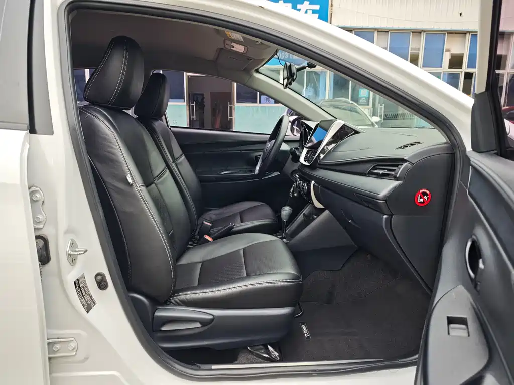 Toyota Yaris L — фото 8